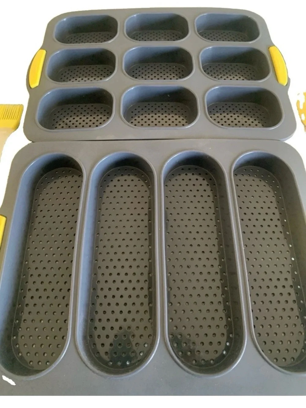 New - Non-Stick Silicone Loaf & Mini Loaf Tray Set in Gray/Yellow